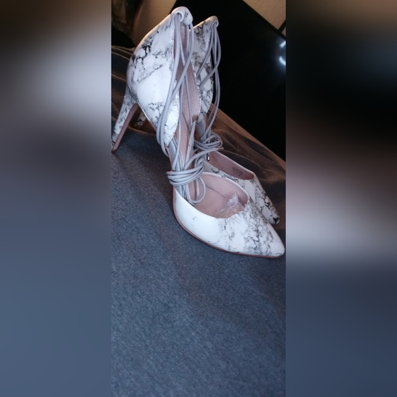 Heels - Picture 2 of 9